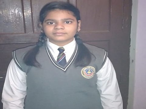 Azamgarh : छात्रा के पास मोबाइल, तीसरी मंजिल से छलांग, खून के निशान गायब… !