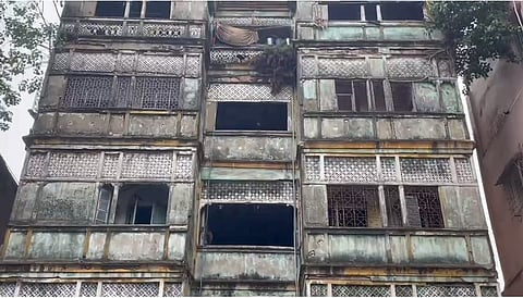Kolkata Building Collapsed : जर्जर इमारत गिरा, चार घंटे बाद महिला को …