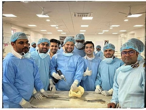 रोबोट के जरिए की गई दो लाइव सर्जरी, बदले गए घुटने और हिप