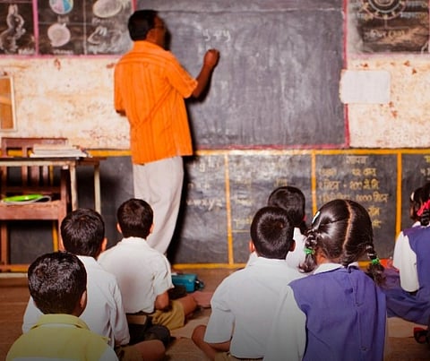 अब 20 रुपये में बोरा-चट्टी बेचेंगे बिहार के टीचर !