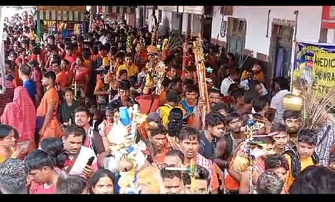 पांच लाख से अधिक तीर्थयात्री पहुंचे तारकेश्वर