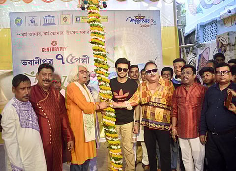 Durga Puja 2023 : भवानीपुर 75 पल्ली में शुरू हुई दुर्गा पूजा की तैयारियां, देखें Madan Da का डांस