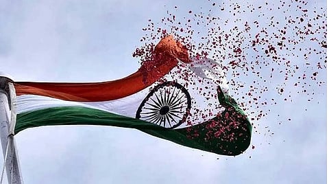 Independence Day: ध्वजारोहण और झंडा फहराने में क्या है अंतर? जानें इसका सही नियम
