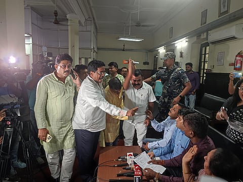 Kolkata Municipal Corporation : बुलडोजर चलने पर केएमसी में हुआ ‘महासंग्राम’