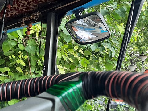 मात्र 200 रुपये के खर्च में फ्रंट व्यू मिरर के जरिए ब्लाइंड स्पॉट को भी देख सकेंगे ट्रक व बस ड्राइवर