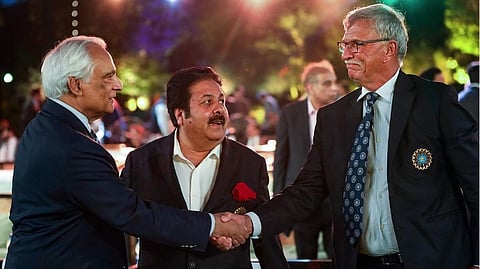 पाकिस्तान के गवर्नर हाउस में पीसीबी के रात्रिभोज के दौरान बीसीसीआई अध्यक्ष रोजर बिन्नी और उपाध्यक्ष राजीव शुक्ला