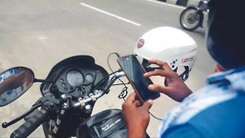 Kolkata App Bike Booking : अब ऐप बाइकों को …