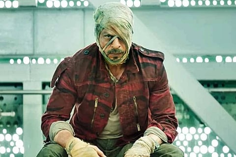 ऑफिस से नहीं मिली छुट्टी तो Jawan देखने के लिए फैन ने कर दिया ऐसा काम कि …