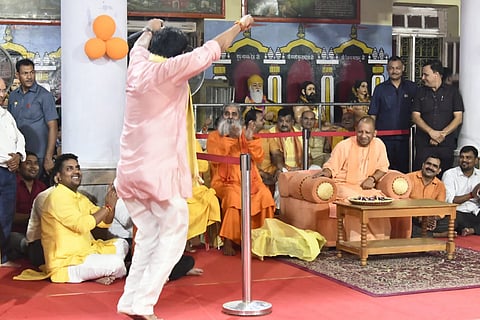 Janmashtami 2023 : कृष्ण भक्ति में लीन हुए रवि किशन, ऐसे नाचे कि देखकर हंस पड़े CM योगी