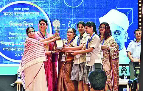 द बीएसएस स्कूल को सीएम ने सर्वश्रेष्ठ विद्यालय पुरस्कार से नवाजा