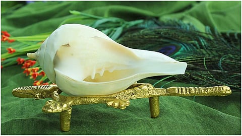 Shankh Upay : पैसों से सदा भरी रहेगी घर की तिजोरी, बस एक बार …