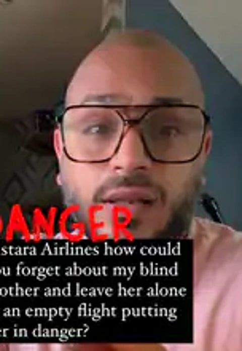 लैंडिंग के बाद विमान में नेत्रहीन महिला को कराया लंबा इंतजार, बेटे ने दिखाया गुस्सा