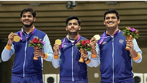 10 मीटर राइफल टीम ने जीता मेडल