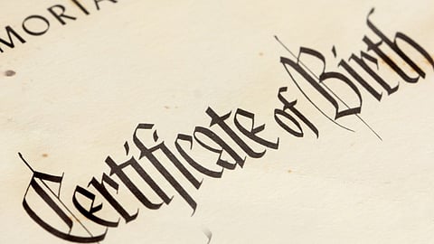 Birth Certificate: अगले महीने से बदल रहा है नियम, आधार से लेकर डीएल तक…