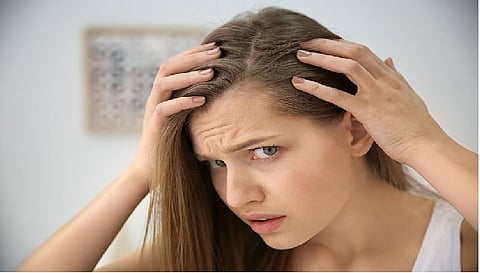 Hare Care Tips: बालों के बार-बार झड़ने और डैमेज होने से हैं परेशान? करें ये उपाय