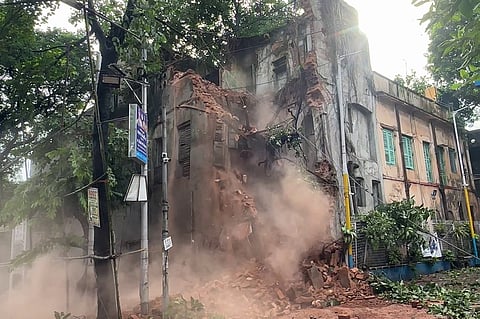 बड़तल्ला में मकान का हिस्सा ढहा