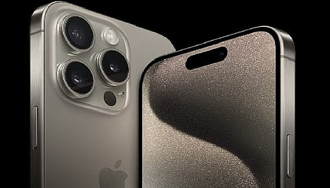 iPhone 15 सीरीज के शुरू हुई सेल, स्टोर के बाहर दिखा लोगों का क्रेज