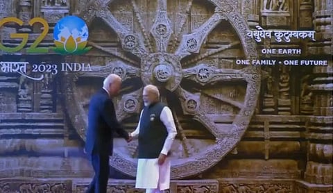 राष्ट्रपति जो बाइडेन का स्वागत के वक्त स्क्रीन पर 'कोणार्क चक्र'