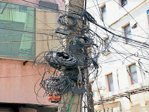 कोलकाता में केबल ऑपरेटरों पर टेलिकॉम कंपनियों के तार काटने का आरोप