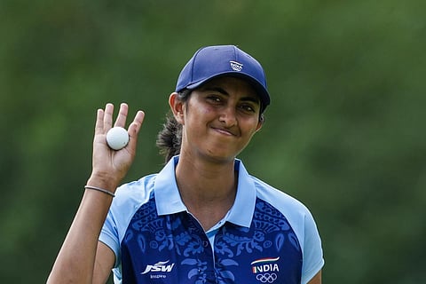 अदिति आखिरी दौर में फिसली, महिला गोल्फ में रजत से होना पड़ा संतुष्ट