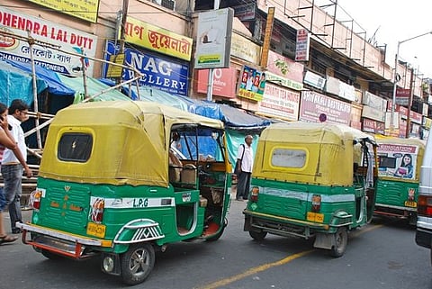 Durga Puja 2023 : … तो शुरू हो गई ऑटो और टैक्सी ड्राइवरों की मनमानी