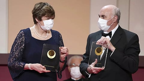 चिकित्सा का नोबेल पुरस्कार कोविड रोधी टीके बनाने वालों को