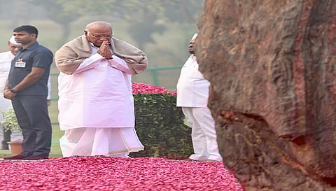 पूर्व पीएम इंदिरा गांधी की पुण्यतिथि पर कई नेताओं ने दी श्रद्धांजलि