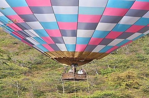 गोघाट में बैलून में रोशनी देख ग्रामीण हुए आतंकित