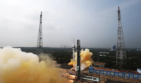 Gaganyaan Mission Test : गगनयान के क्रू एस्केप मॉड्यूल का परीक्षण सफल, इसरो प्रमुख ने …