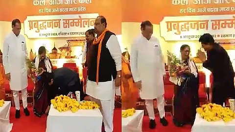 भरे मंच मंत्री पीयूष गोयल ने पैर छूकर इनसे मांगी माफी …