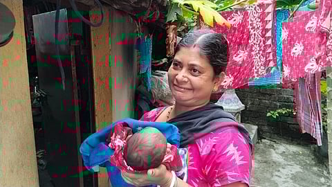 Bengal News : लाचार मां ने इस वजह से कर दिया दूधमुंहे बच्चे को दान