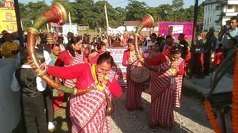 बागराकोट में फूलपाती शोभायात्रा में दिखी अनेकता में एकता