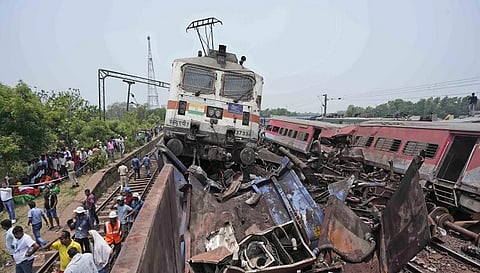 बिहार के बक्सर में बड़ा ट्रेन हादसा, 4 लोगों की मौत, 100 घायल