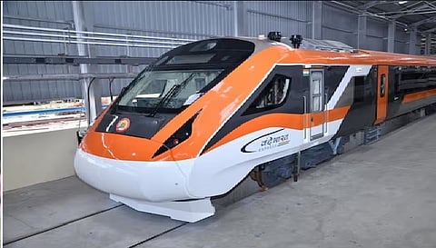 केसरिया रंग की ‘वंदे भारत’ ट्रेन को लेकर रेल मंत्री ने बताई कई अहम बातें