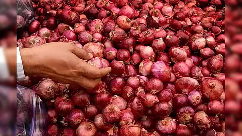 Kolkata Onion Price Hike : आसमान छू रहे हैं प्याज के दाम