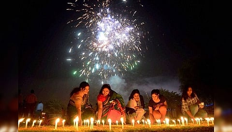 दिवाली में है आतिशबाजी का प्लान ? पटाखे जलाते वक्त रखें विशेष ध्यान