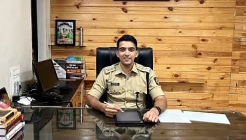 चौथी बार में IPS ऑफिसर बनें कार्तिक मधिरा, अंडर-19 क्रिकेट से जुड़ा है नाता