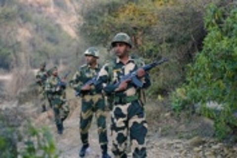 भारतीय सेना ने पाकिस्तान को दिया मुंहतोड़ जवाब, दो पाक रेंजर्स ढेर, 1 जवान शहीद