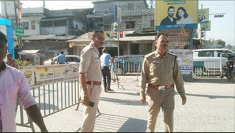 उदलाबाड़ी से गजलडोबा जा रही वाहनों पर लगी रोक