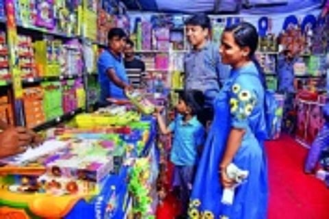 Kolkata Crackers Market : कोलकाता में 3 साल बाद खुला बाजी बाजार