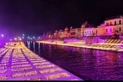 24 लाख दीपों से सजी अयोध्या, सांस्कृतिक झांकियों के साथ निकली भव्य शोभायात्रा