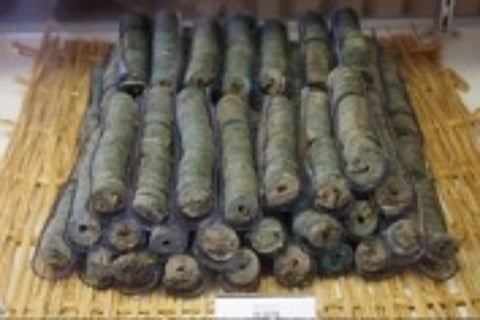 यहां फैक्ट्री बनाने के लिए हो रही थी खुदाई, मिले 1 लाख प्राचीन सिक्के