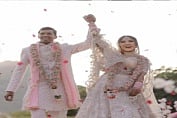 शादी के बंधन में बंधे क्रिकेटर नवदीप सैनी, जानिए कौन हैं इनकी पत्नी स्वाति अस्थाना ?