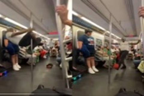 मेट्रो में युवक बना स्पाइडरमैन, यात्रियों के उड़े होश