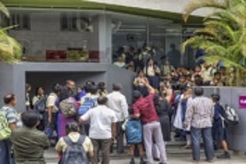 Bomb Threat: बेंगलुरु में 15 स्कूलों को बम से उड़ाने की धमकी