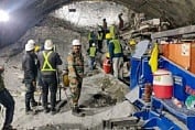 उत्तराखंड: सुरंग में फंसे मजदूरों को निकालने की कोशिशें जारी, जल्द आ सकते हैं बाहर