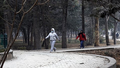 ठंड में मॉर्निंग वॉक के लिए ये है बेस्ट टाइम, सर्दियों से बचा रहेगा शरीर