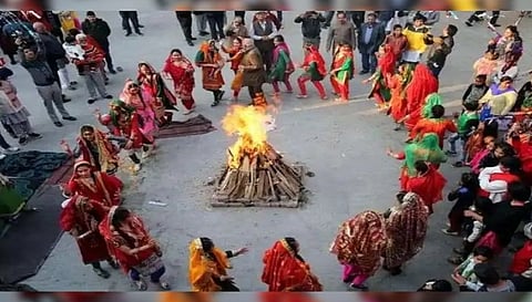 Lohri 2024: लोहड़ी के दिन सुबह करें इन मंत्रों का जाप, आर्थिक संकट से मिलेगा छुटकारा