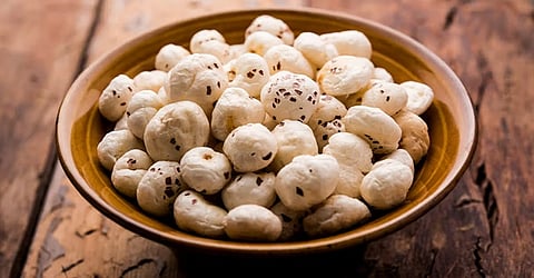 मखाना खाने से सेहत को मिलेंगे जबरदस्त फायदे, जानें खाने का सही समय?