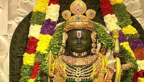 Ayodhya Ram Mandir: अयोध्या राम मंदिर के गर्भगृह में हुई रामलला की प्राण प्रतिष्ठा, देखें तस्वीरें